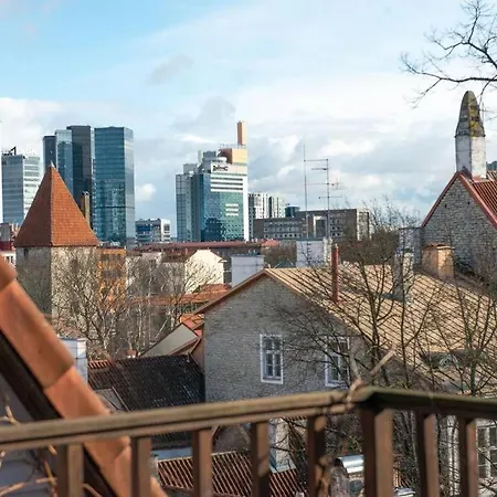 Apartman Floor With Two Balconies In The Old Town *