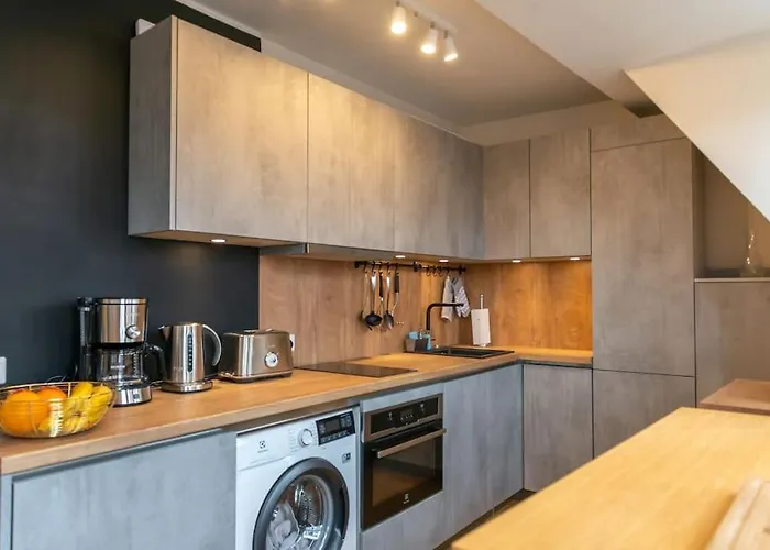 Floor With Two Balconies In The Old Town تالين