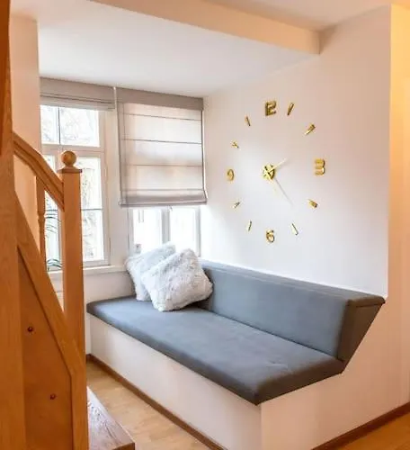 Floor With Two Balconies In The Old Town * تالين